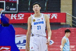 开云官网-尽力了！周琦15中11高效空砍26分13板2帽 正负值+6全队最高